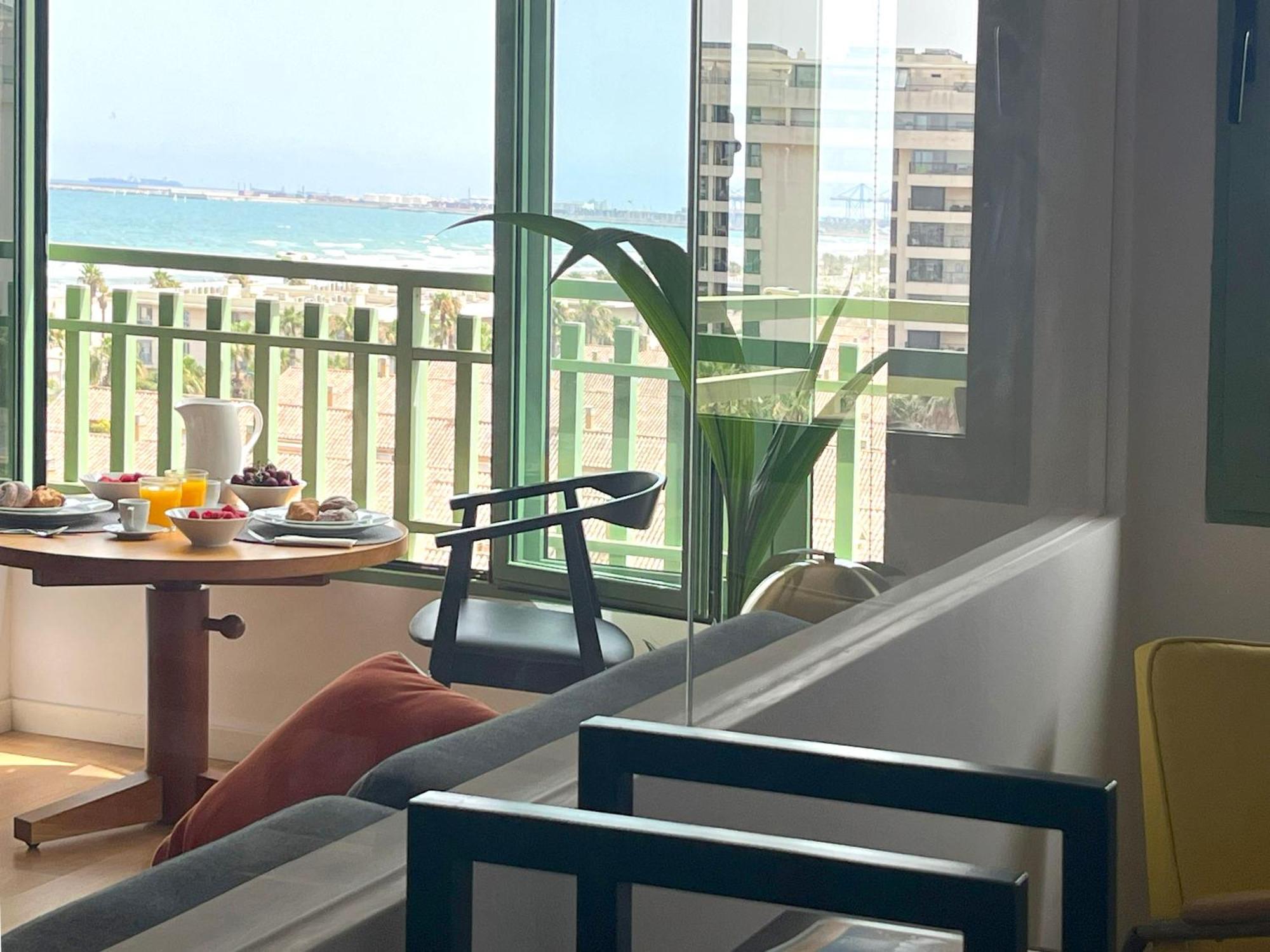 Stylish Well-Connected Beachfront Flat Valenza Esterno foto