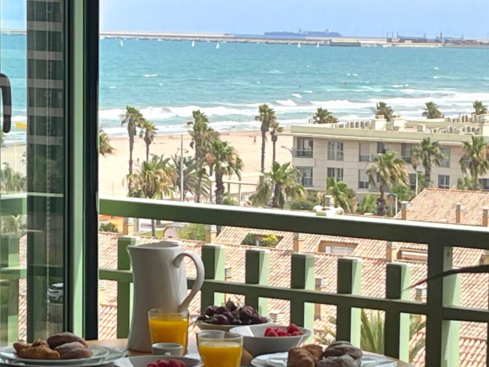 Stylish Well-Connected Beachfront Flat Valenza Esterno foto