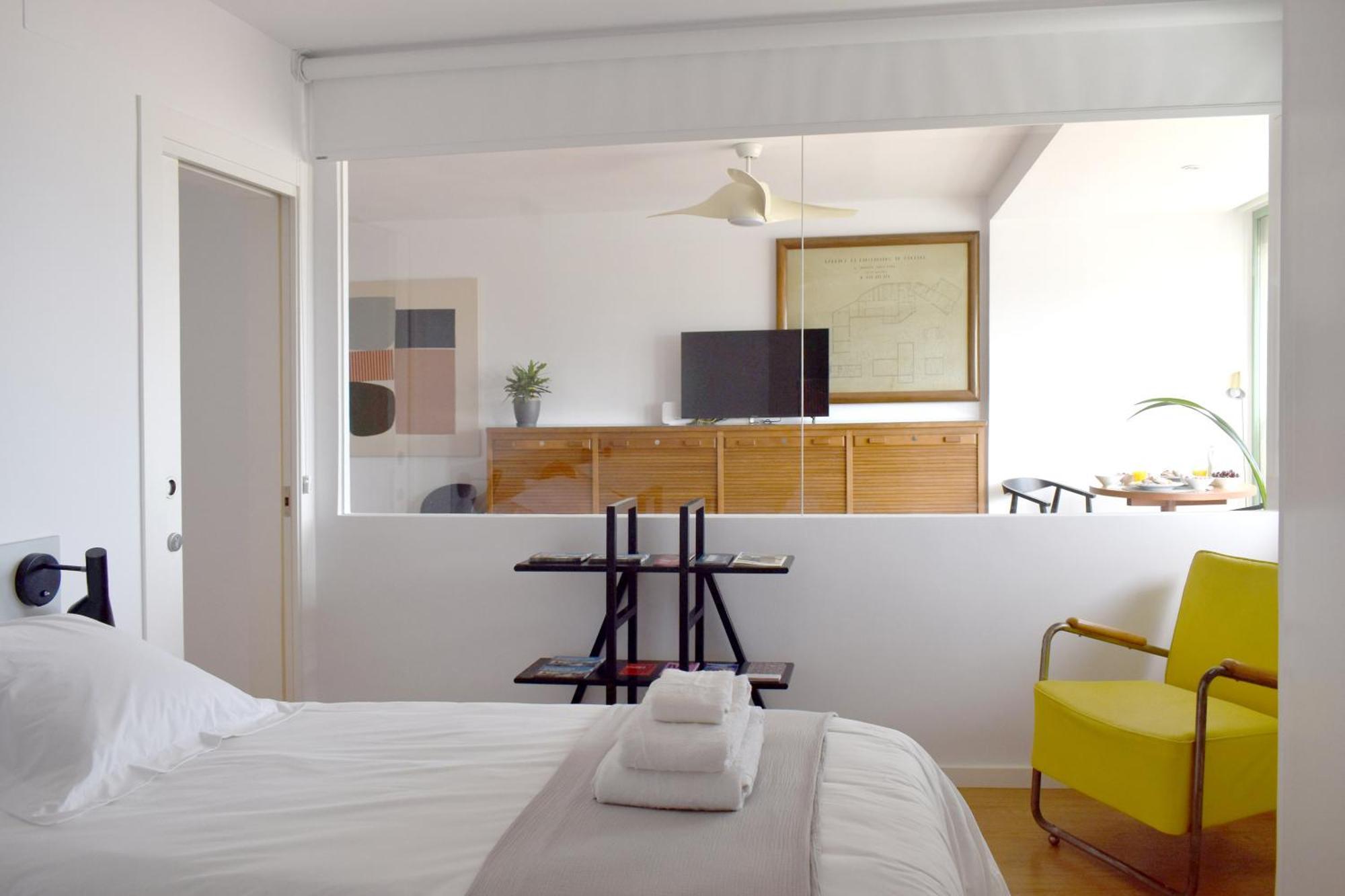 Stylish Well-Connected Beachfront Flat Valenza Esterno foto