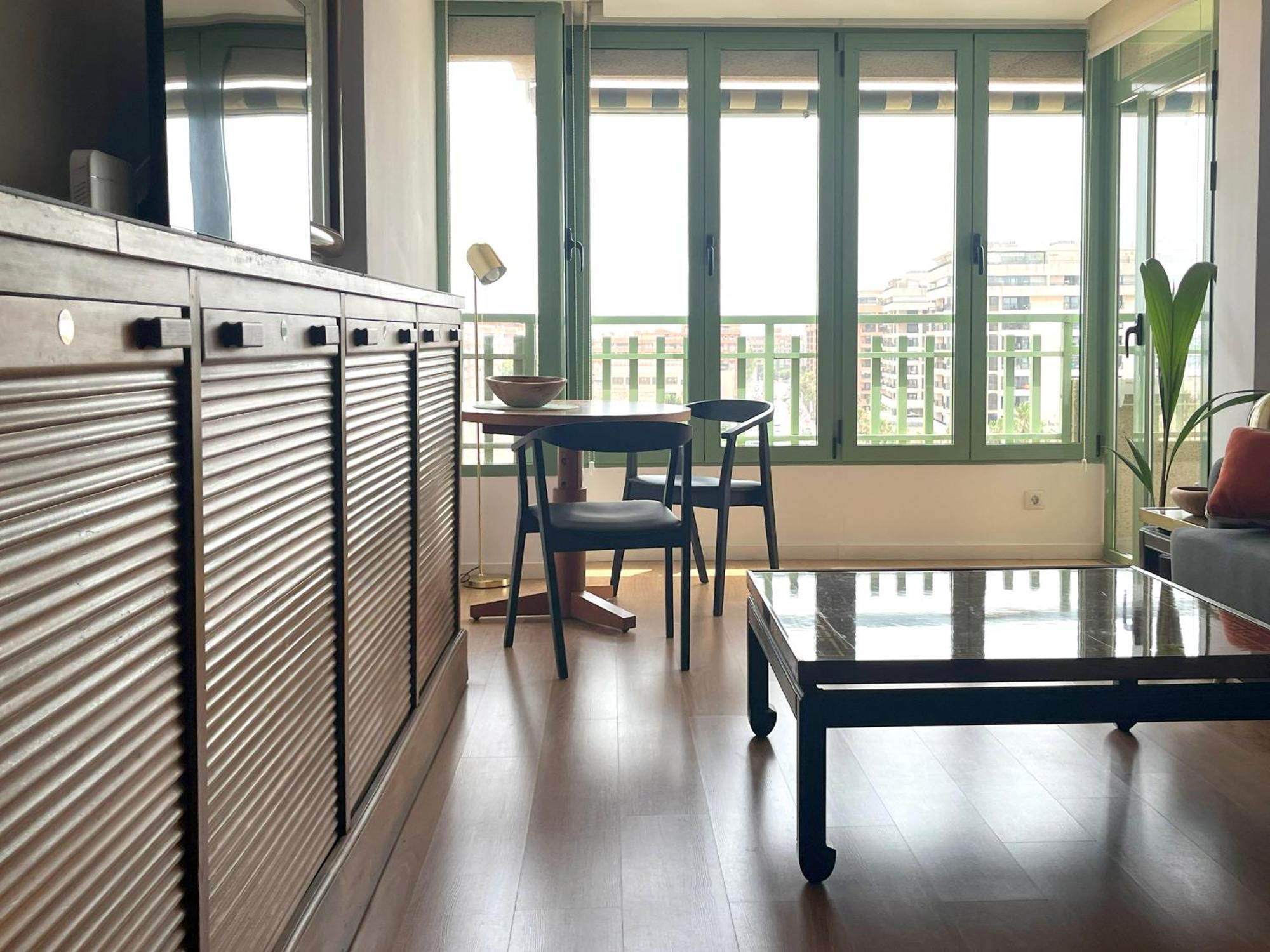 Stylish Well-Connected Beachfront Flat Valenza Esterno foto
