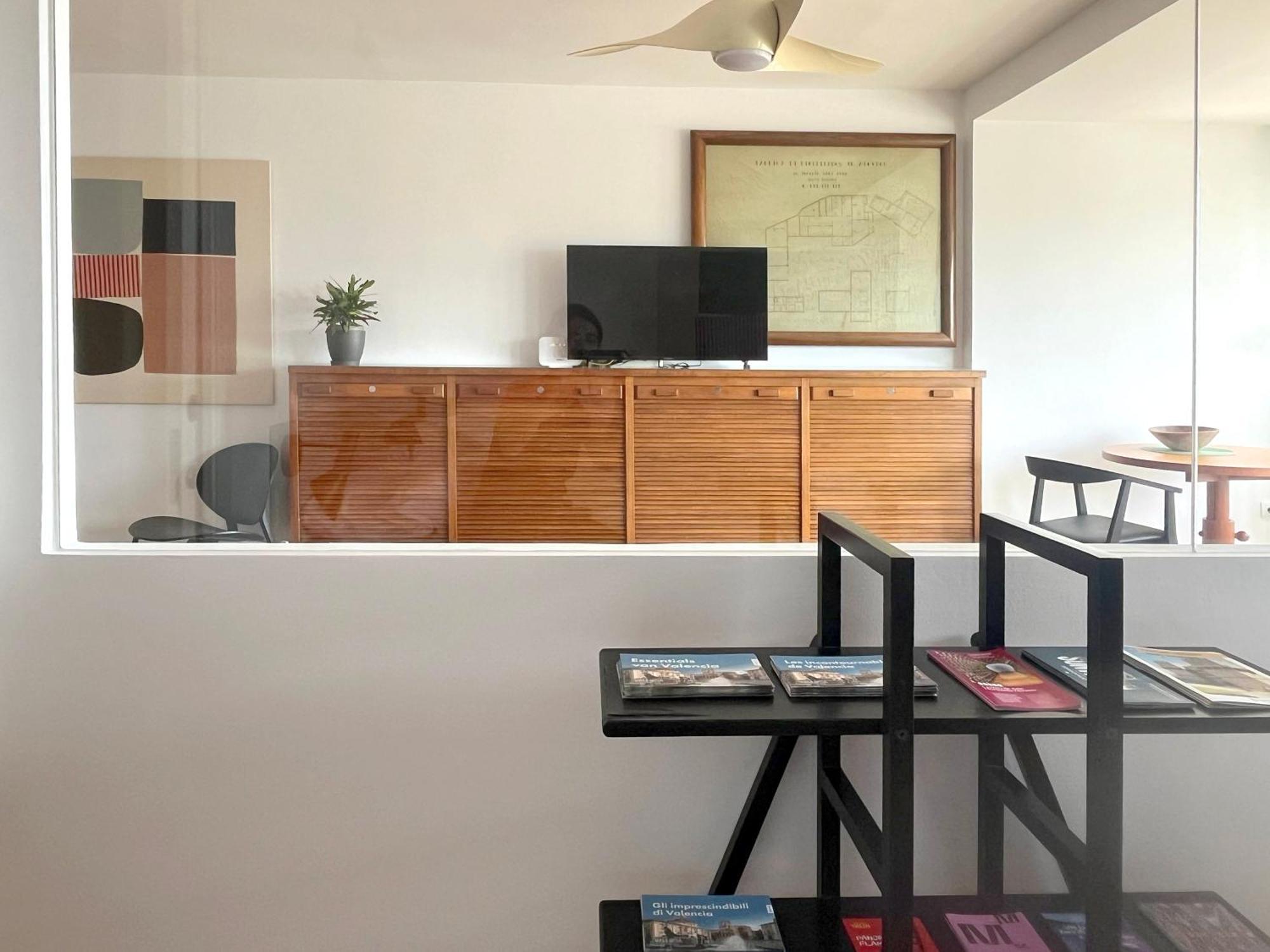 Stylish Well-Connected Beachfront Flat Valenza Esterno foto
