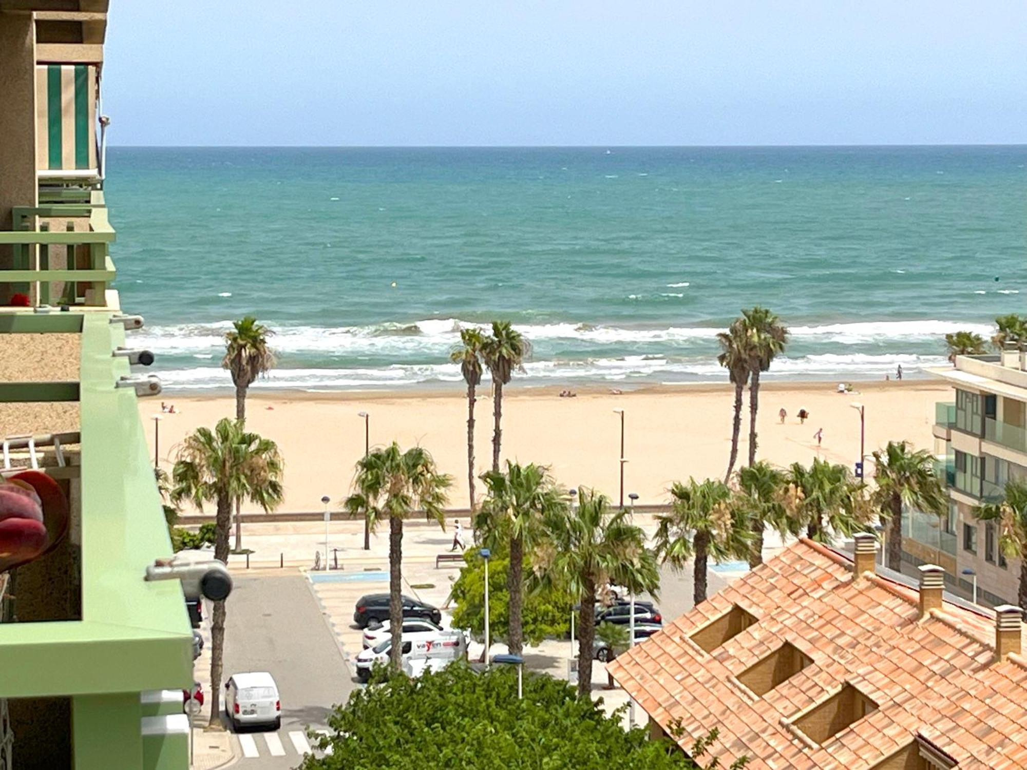 Stylish Well-Connected Beachfront Flat Valenza Esterno foto