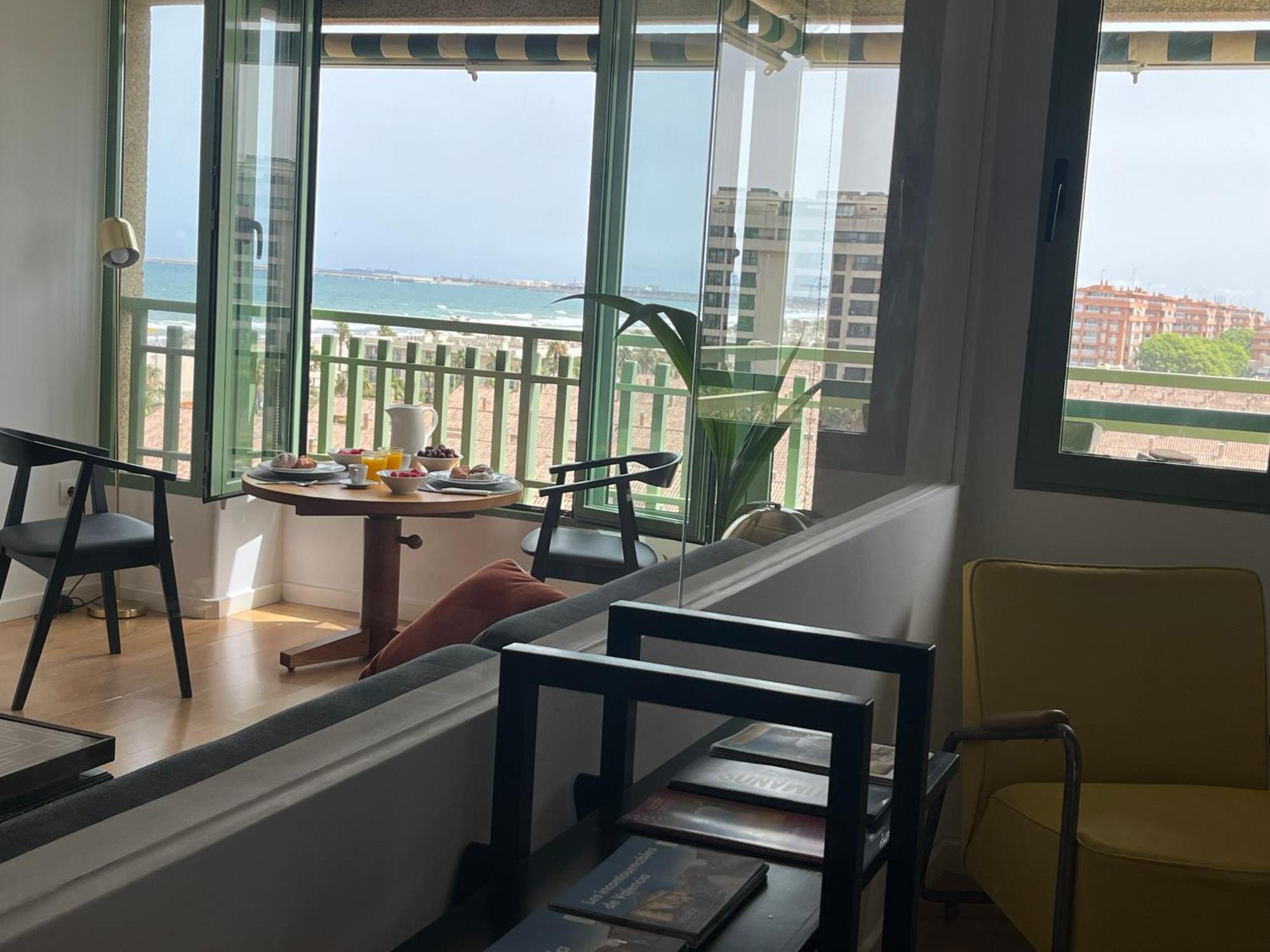 Stylish Well-Connected Beachfront Flat Valenza Esterno foto