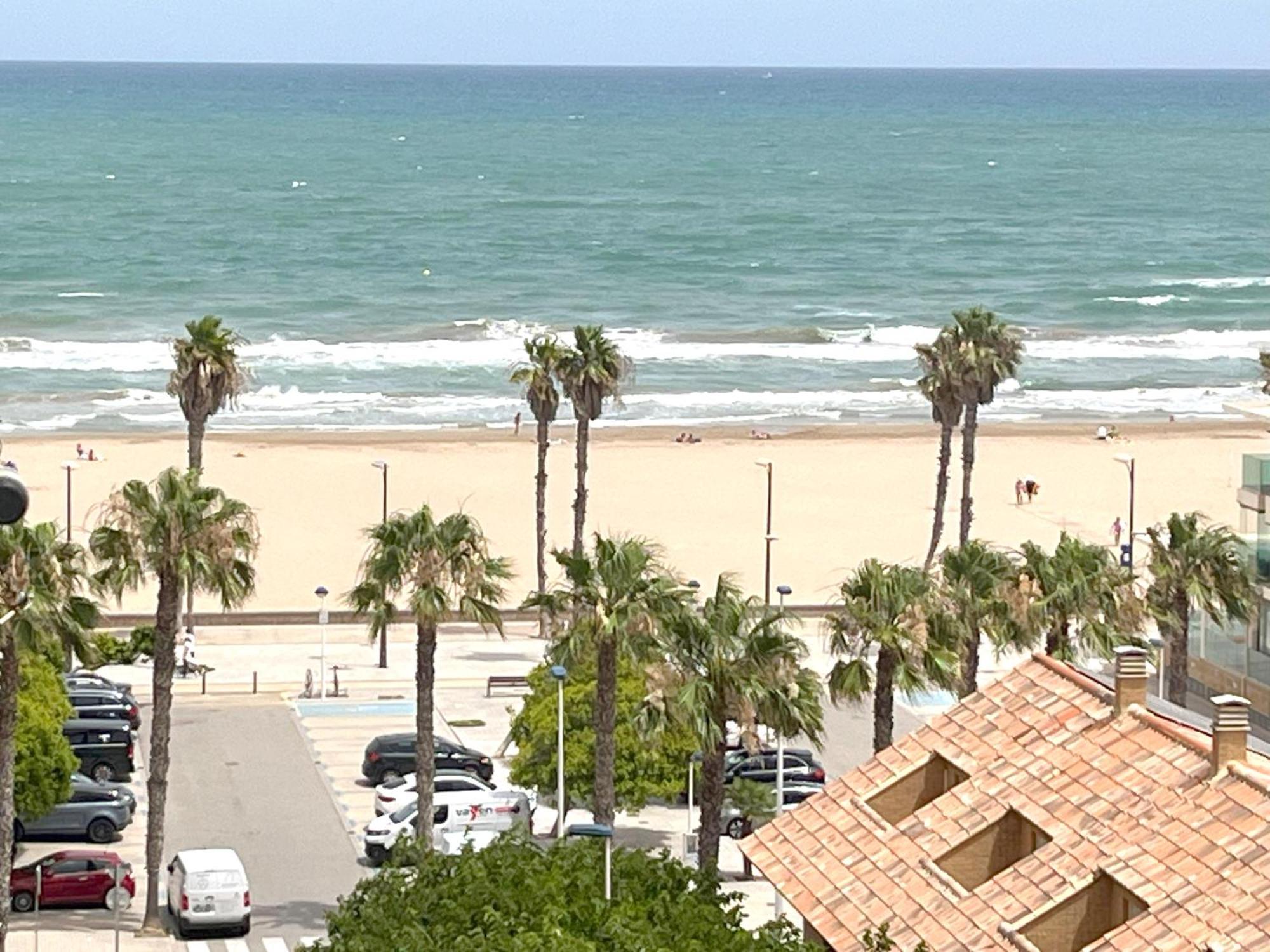 Stylish Well-Connected Beachfront Flat Valenza Esterno foto
