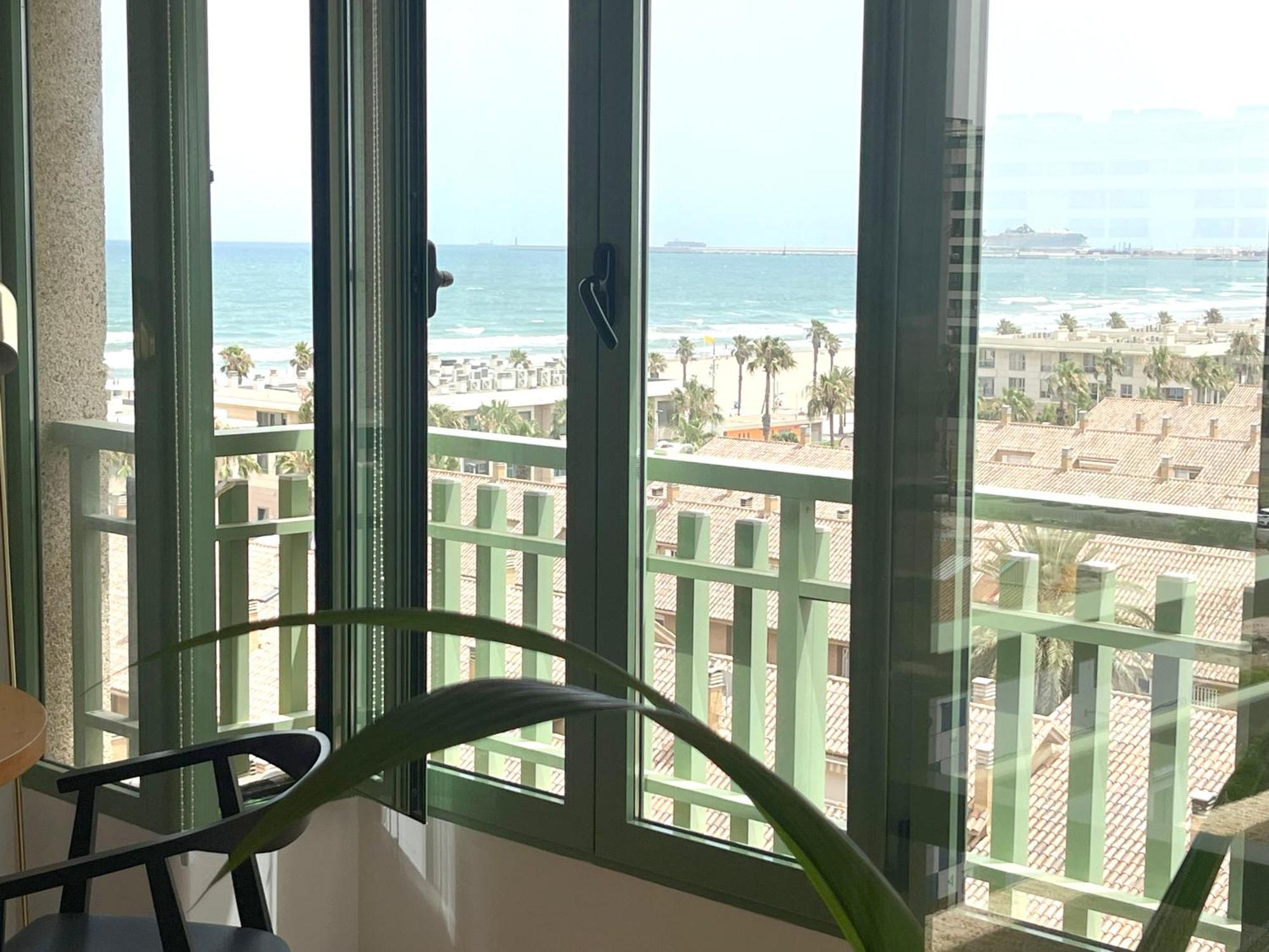 Stylish Well-Connected Beachfront Flat Valenza Esterno foto
