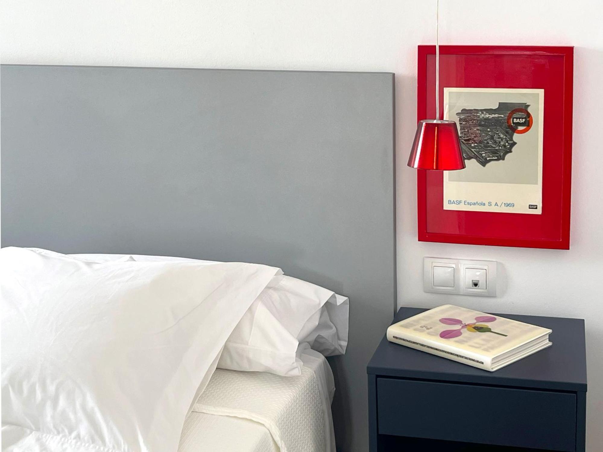 Stylish Well-Connected Beachfront Flat Valenza Esterno foto
